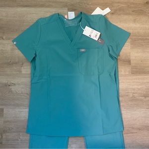 NWT FIGS FreeX lined scrub set